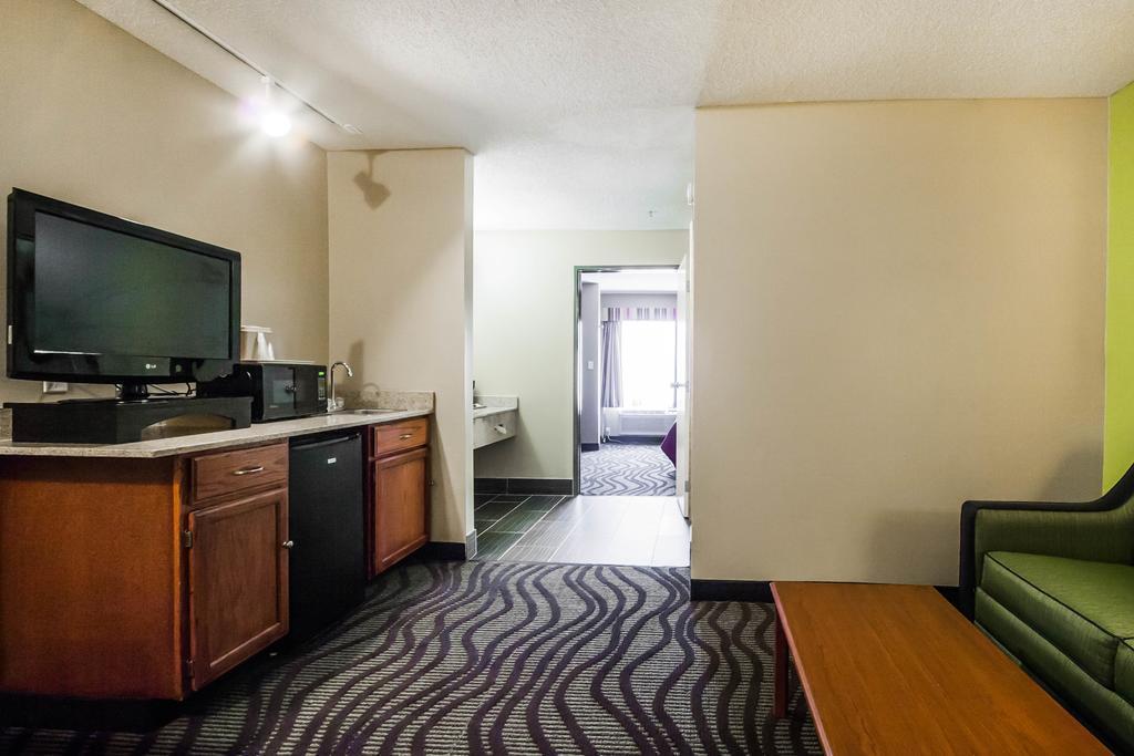 Quality Suites Memphis/ Wolfchase Galleria Exteriör bild